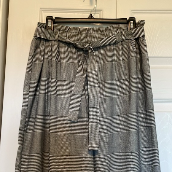 Women’s XXL Art Class ruffle waist wide leg dress pants. Houndstooth plaid belt - Picture 1 of 9